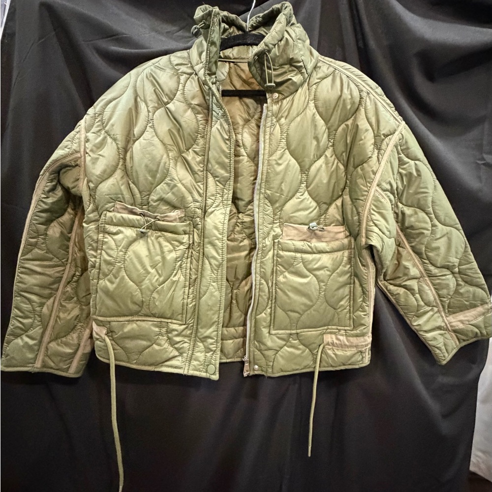NWOT ARMY GREEN QUILTED JACKET L